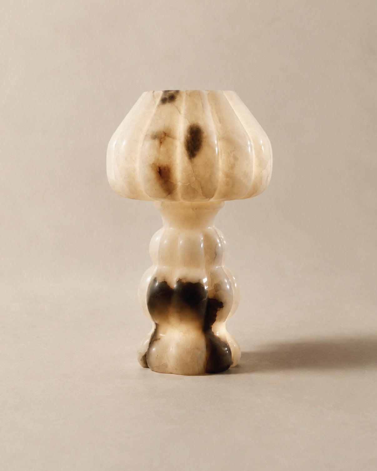 Noura Table Lamp in alabaster, front view