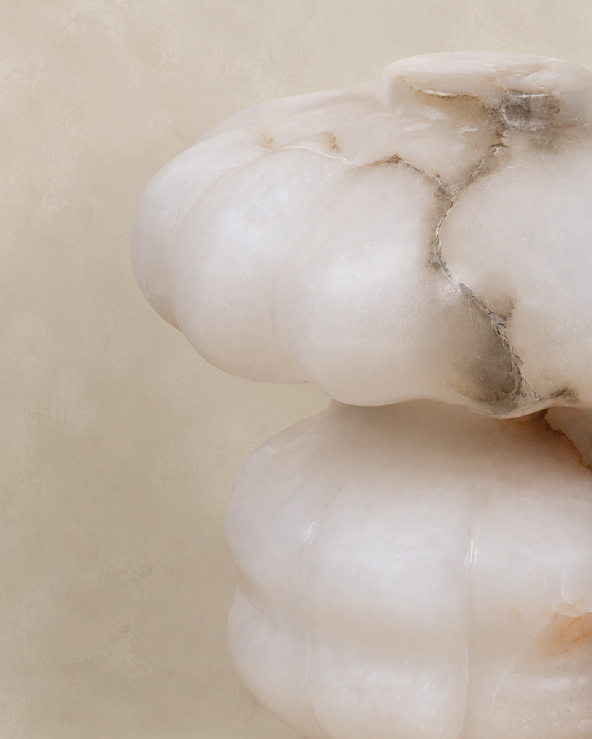 Close-up of Raaq table lamp natural stone texture