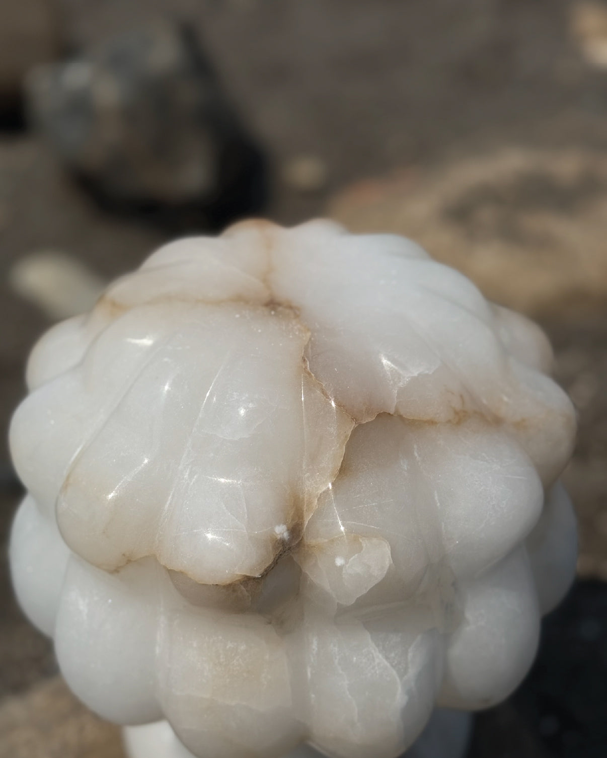 Close-up of Rui table lamp natural stone texture